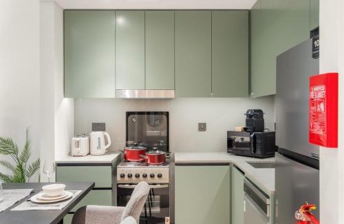 Al Wasl Apartment | FIRST CLASS 1BR Luxury City Glitz