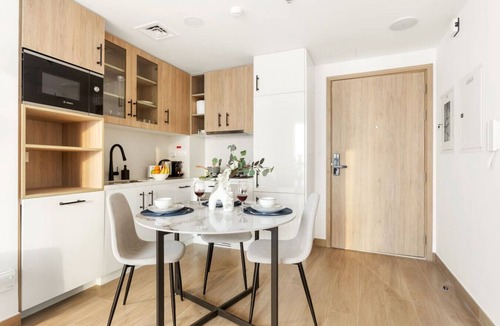 Dubai Apartment | FIRST CLASS | 1BR | Modern with Tranquil Touch
