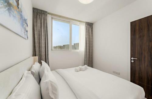 Dubai Apartment | FIRST CLASS Villa Peaceful Pool View Retreat
