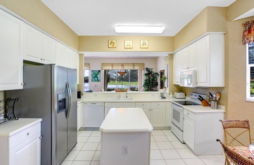 Vineyards Villa | First Floor Vineyards Condo ~ Spacious, Great Lake Views and close to pool!