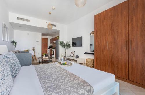 Dubai Production City Apartment | Frank Porter - Damac Crescent A