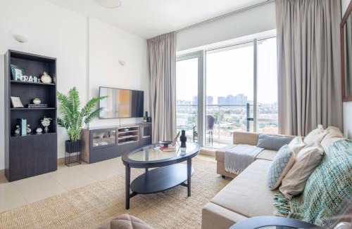 Dubai Sports City Apartment | Frank Porter - Golf Tower 3