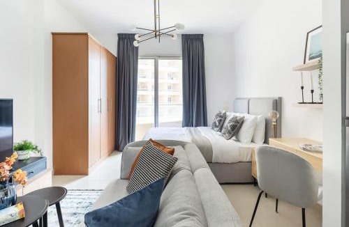 Dubai Production City Apartment | Frank Porter - Lakeside D