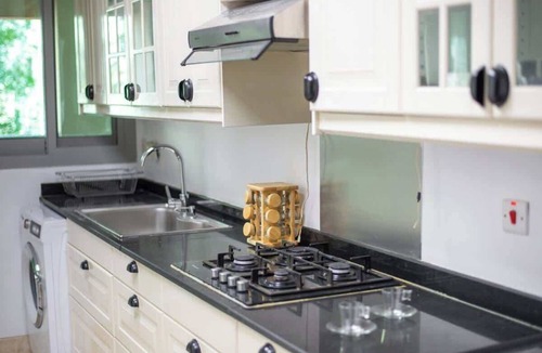 Dubai Marina Condo | Free housekeeping visits during your stay - StayShort - Stylish 2BR Dubai Marina Stay Balcony Views
