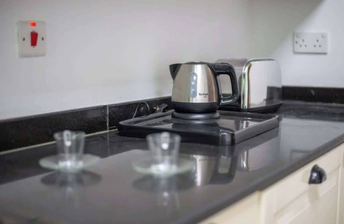 Dubai Marina Condo | Free housekeeping visits during your stay - StayShort - Stylish 2BR Dubai Marina Stay Balcony Views