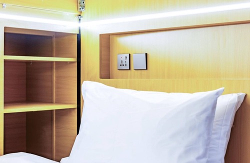 Jumeira 3 Cabin | Full Moon Capsule Beds at Sunset Beach (Mixed)