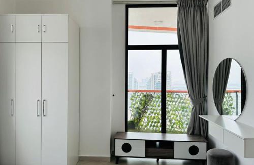 Jadaf Apartment | Fully Furnished and High Floor Unit in Al Jaddaf