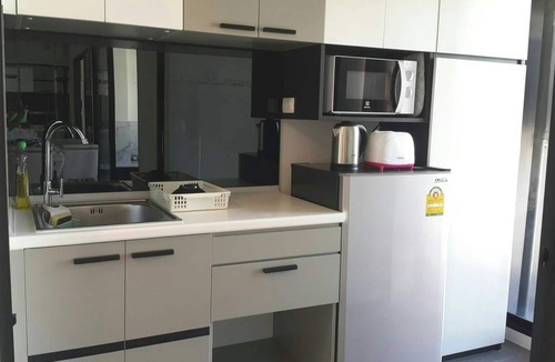 Bang Na Condo | Fully furnished+wify & pool /Easy commute downtown by train
