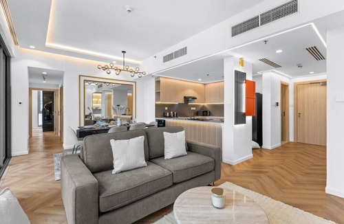 Downtown Dubai Apartment | Fully refurbished 2bedroom Steps from Burj Khalifa