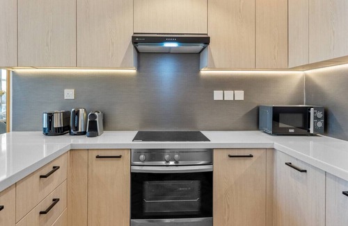 Downtown Dubai Apartment | Fully refurbished 2bedroom Steps from Burj Khalifa