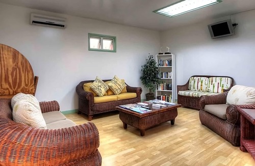 Rendezvous Hotel | Fun at Dover Beach! W/ Private Balcony & Kitchenette! FREE Parking, Pool