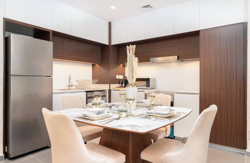 Dubai Apartment | GLOBALSTAY. Creek Edge Tower Apartments