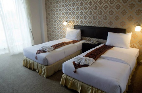 Sing Buri Hotel | Golden Dragon Resort
