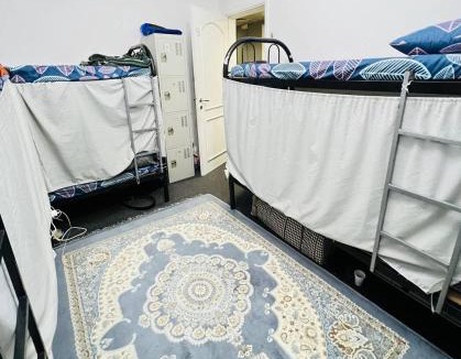 Al Muraqqabat Hostel | Golden Horse