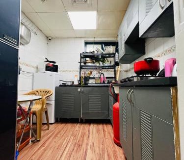 Al Muraqqabat Hostel | Golden Horse