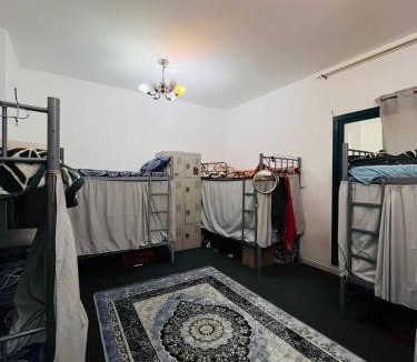 Al Muraqqabat Hostel | Golden Horse