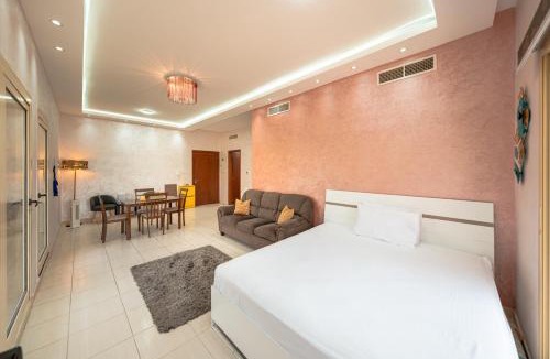 Al Hamra Village Apartment | Golfside Serenity - 2 King Beds - near Al Hamra Mall