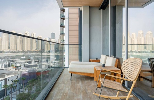 Dubai Apartment | GuestReady - Majestic Ain Dubai from your balcony