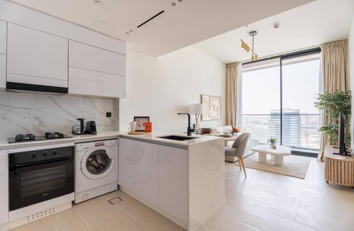 Jumeirah Village Circle Apartment | GuestReady - Top-Floor Tranquillity in JVC