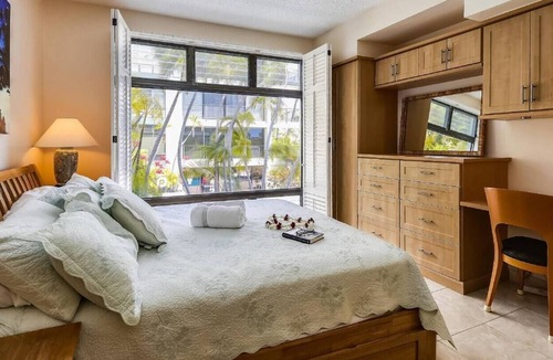 Kuliouou - Kalani Iki Condo | Hale Moana~Beachfront
