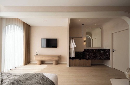 Chanthanimit Hotel | Halff Hotel