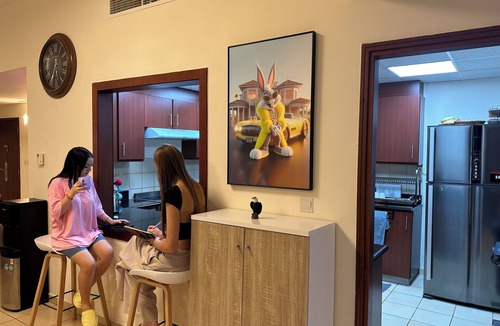 Dubai Marina Hostel | Happy Dom Family