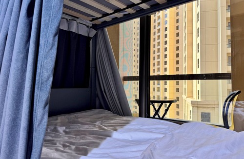 Dubai Marina Hostel | Happy Dom Family