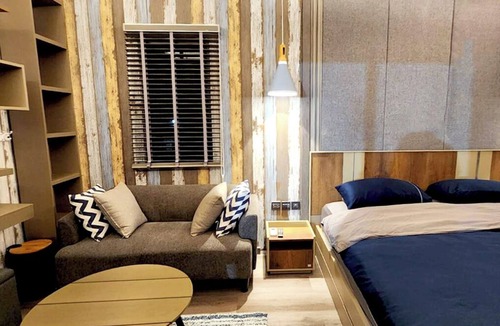 Chatuchak Cabin | Hidden gem in BKK! Treehouse-styled cabin in a lush private aviary-Pet Friendly!