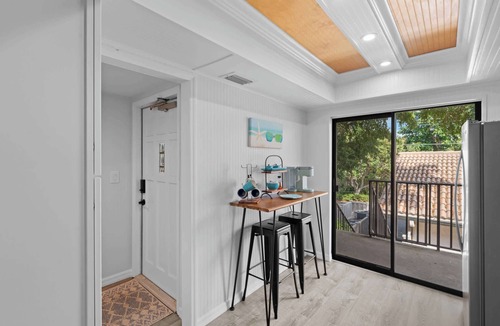 Central Naples Condo | Hidden Gem - Refurbished Central Naples Location