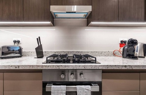 Downtown Dubai Apartment | High-End Chic Apartment, Close to Burj Khalifa