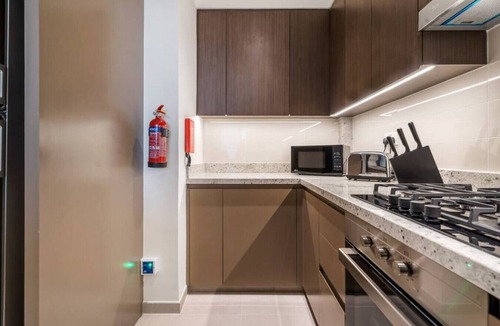 Downtown Dubai Apartment | High-End Chic Apartment, Close to Burj Khalifa