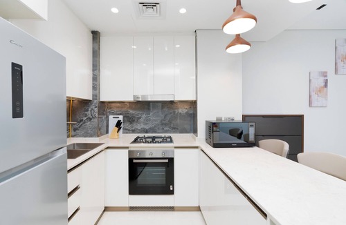 Business Bay Apartment | High-Rise 2BR Luxe King Beds
