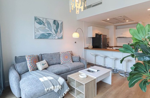 Jumeirah Beach Residence Apartment | HiGuests - Bay central
