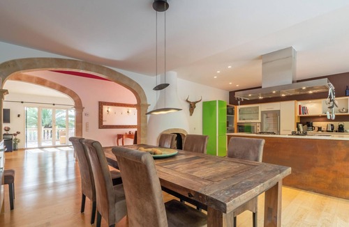 Costa de los Pinos House | Holiday Home 'Assindia' with Wi-Fi and Air Conditioning