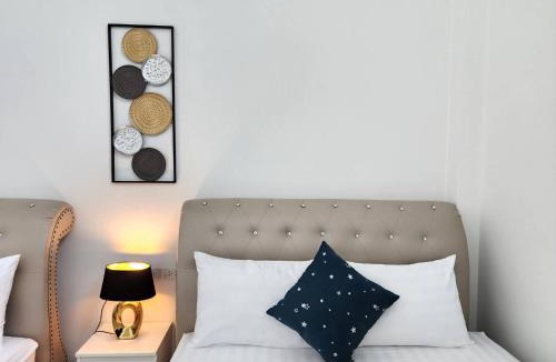 Bang Saen Ville House | Holiday Pool Villa Bangsean Chonburi - 3 Bedrooms Villas up to 10 people