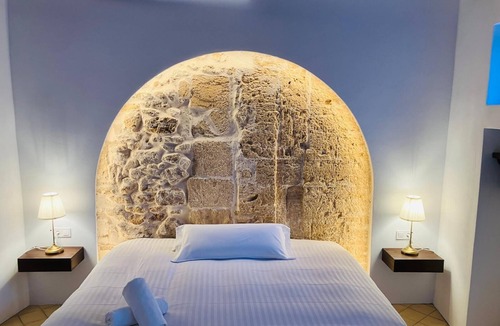 La Llotja-Born Hostel | Hostal Pons