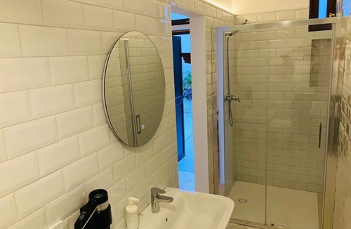 La Llotja-Born Hostel | Hostal Pons
