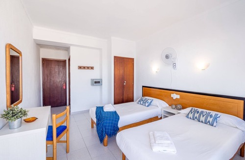 Cala Ratjada Hostel | Hostal Port Corona