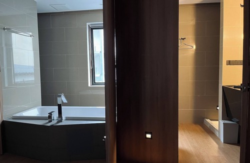 Huay Kaew Hotel | Hotel Noir