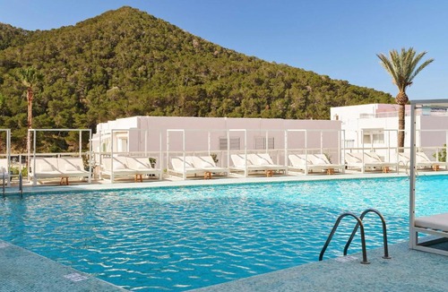 Cala Llonga Hotel | Hyde Ibiza Beach Resort by Accor