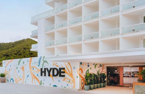 Cala Llonga Hotel | Hyde Ibiza Beach Resort by Accor
