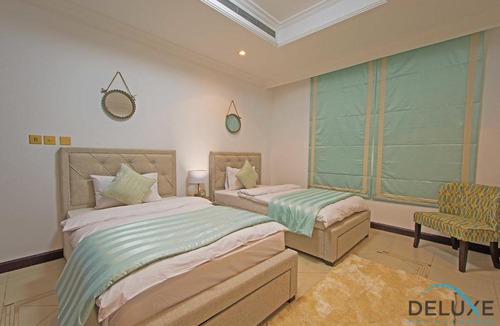 Palm Jumeirah Villa | Iconic 6BR Villa with Private Pool on Palm Jumeirah by Deluxe Holiday Homes