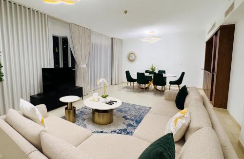Trade Centre 1 Apartment | Iconic Burj & Fountain View Retreat!