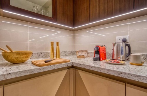 Downtown Dubai Apartment | Incredible Views From This Classy Apt With Terrace