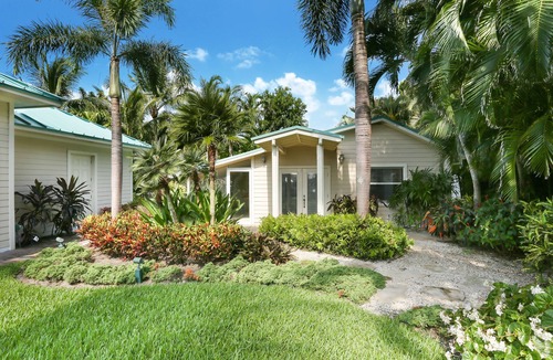Jupiter House | Intercoastal Waterfront Property with Dock