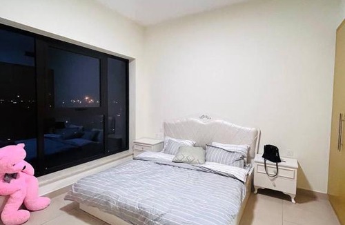 International City House | Iris Mie