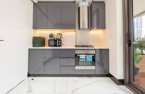 Business Bay Apartment | Jacuzzi Balcony with Views, Near Bus Stop – Terraces Marasi Drive