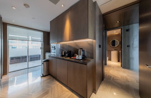 Palm Jumeirah Apartment | Jaw-dropping 3BR Apt W/Seaview & Private Pool