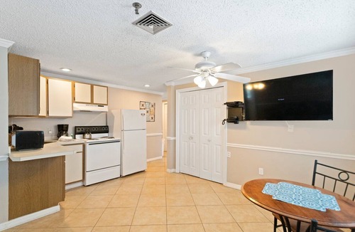 Madeira Beach Condo | John's Pass - Beach Location - Beach Place #200