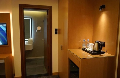 Al Qasimia Apartment | Junior Suite Near Universal Sports Club